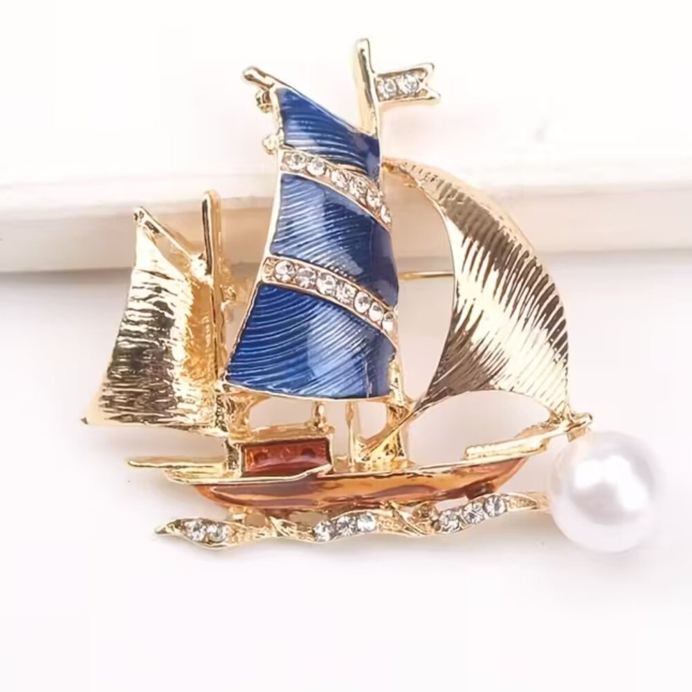 Elegant Vintage-Inspired Sailing Ship Brooch - Picture 2 of 3